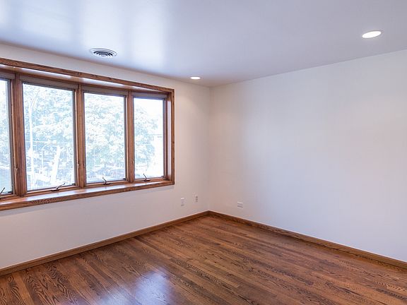 5th image of 3225 N Southport Ave #2F