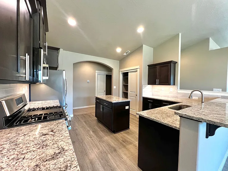 6112 Cottonwood Loop — Photo 14