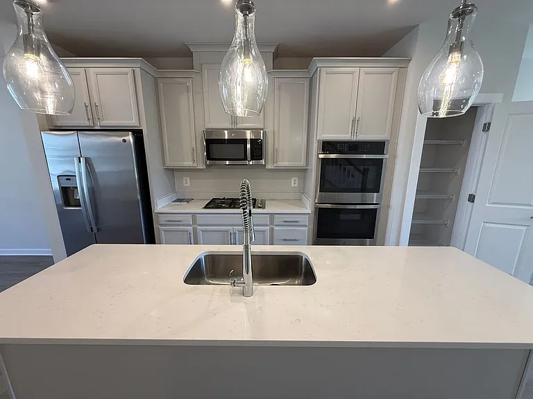 2505 Nicholson St — Photo 3