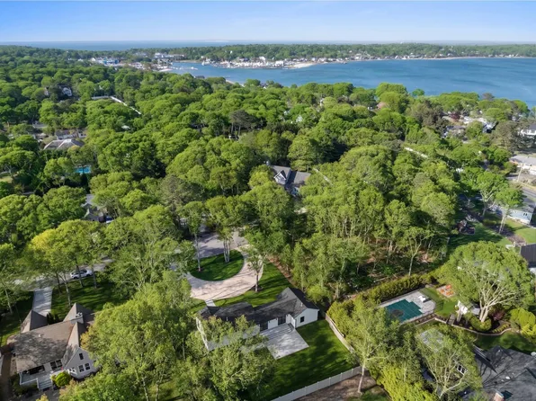 10 Tramposh Ln, Hampton Bays, NY 11946