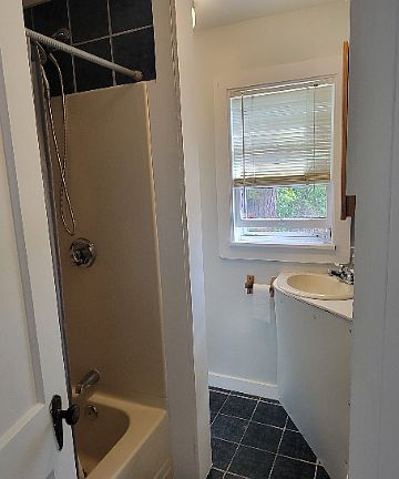 5th image of 361 Lakeside Ave #2