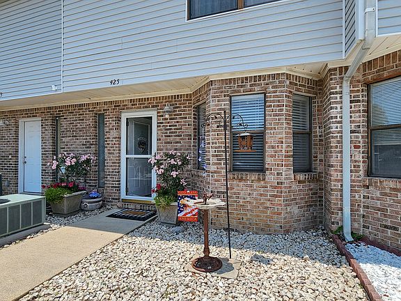 4th image of 425 Waterway Ln