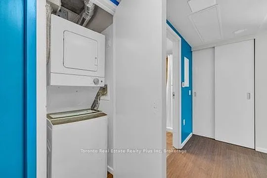 105 Champagne Ave S #1918 — Photo 17