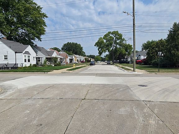 5th image of 22781 Normandy Ave