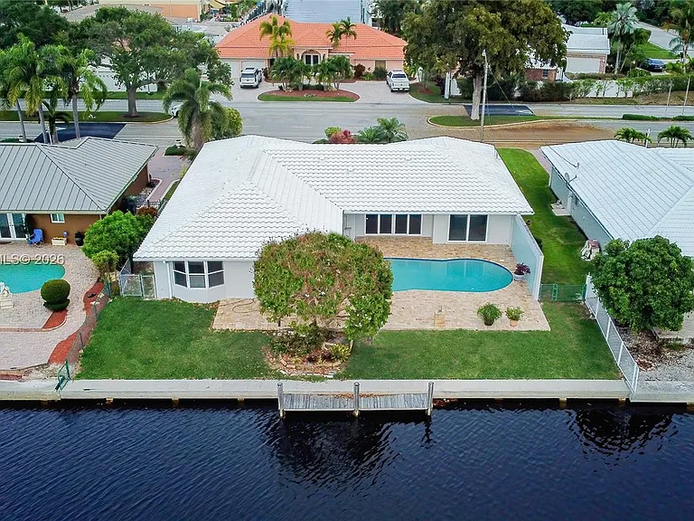 5721 Bayview Dr — Photo 17