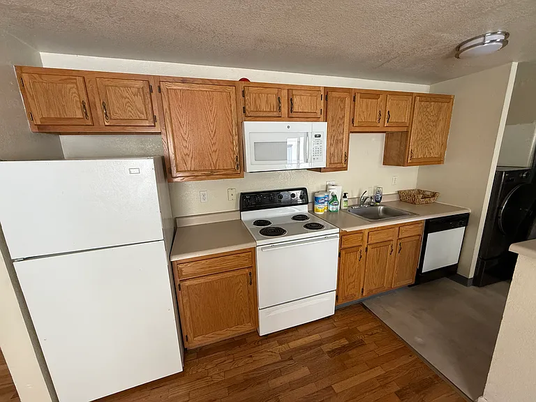 961 16th St #8 — Photo 3