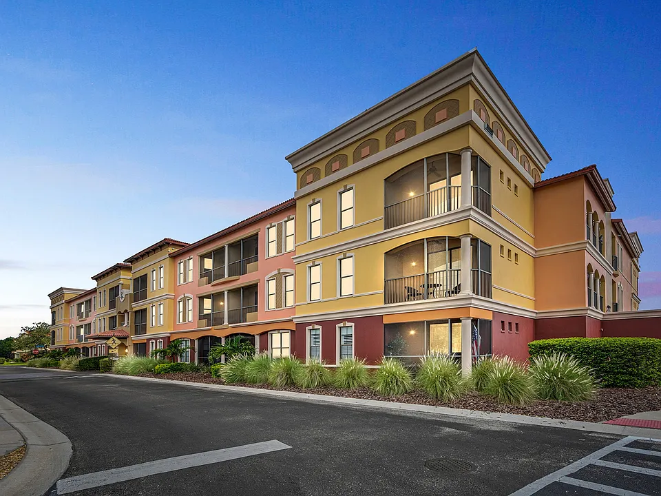 13941 Clubhouse Dr #308