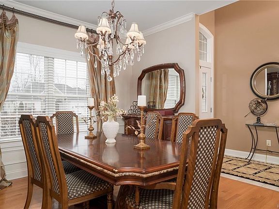 3rd image of 141 Collins Ln