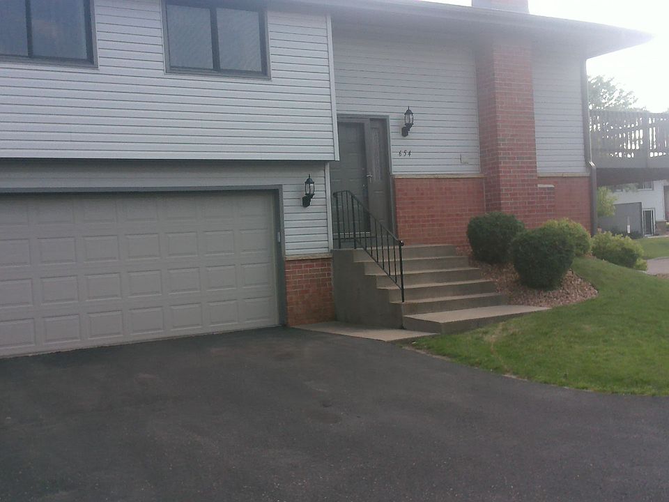 1st image of 654 Portland Mews