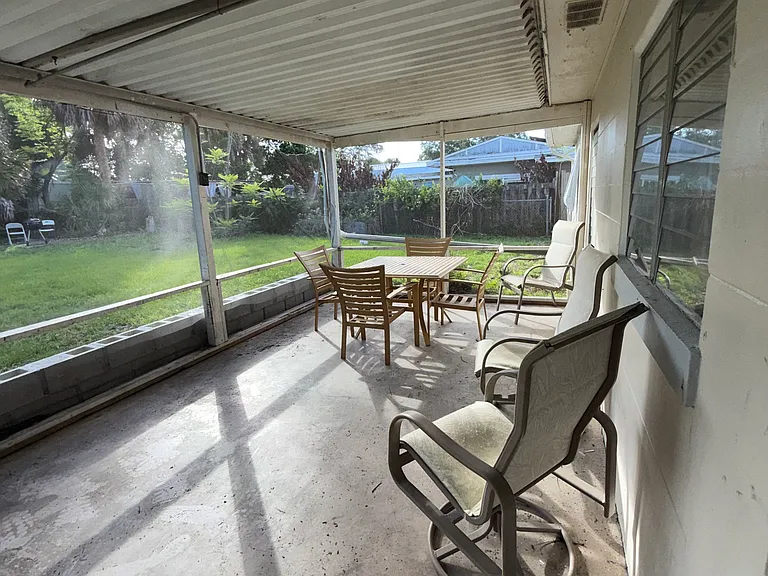 637 Wisteria Dr — Photo 5