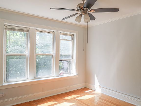 2nd image of 1222 W Victoria St #2