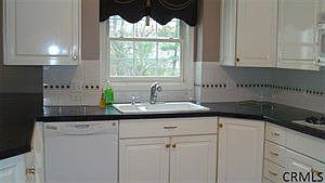 4th image of 37 Upper Wedgewood Ln