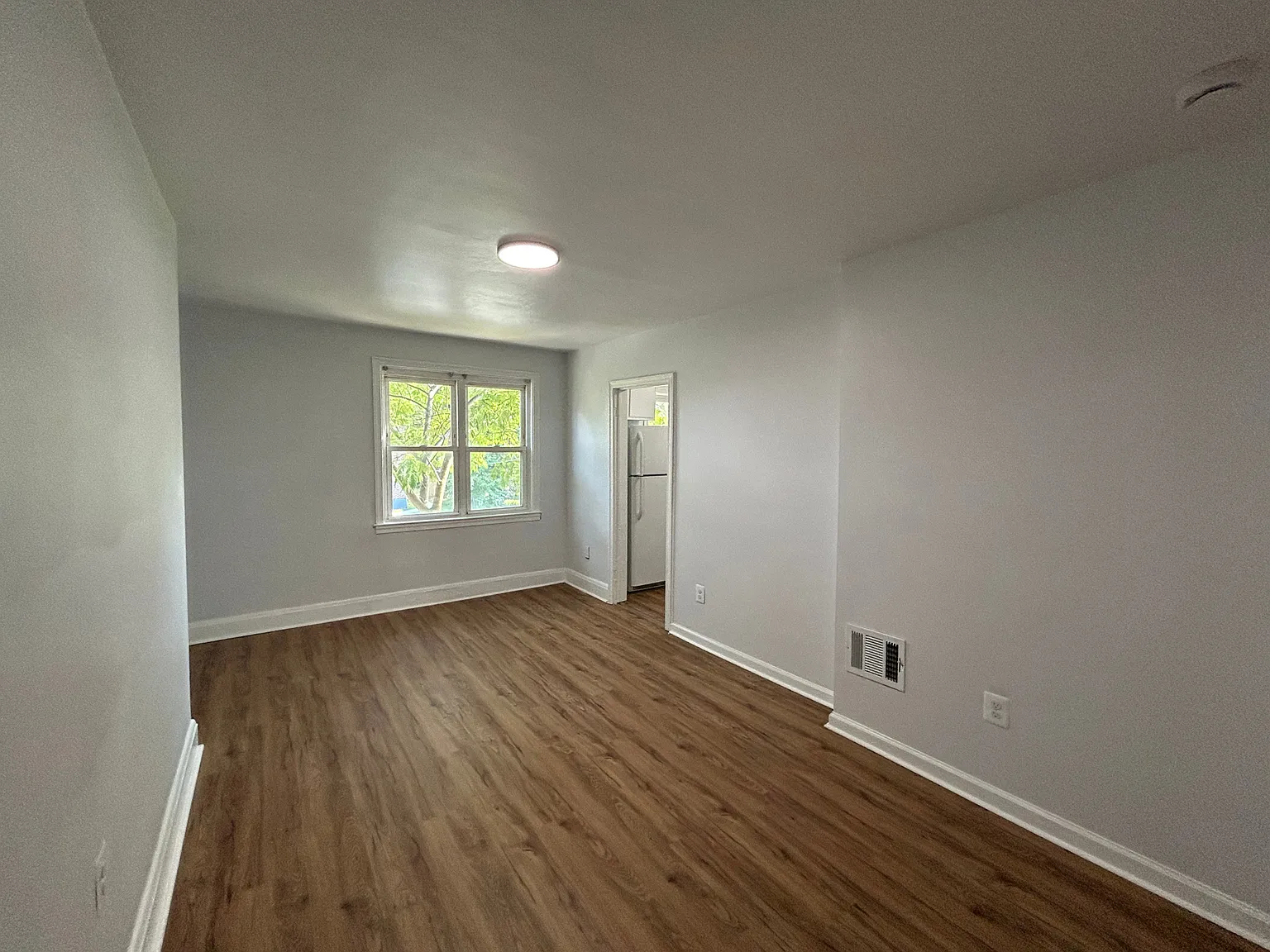 2 bed, 700 sqft, $1,250 — Photo 4