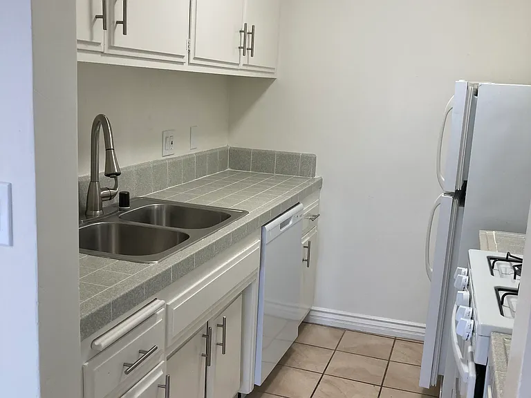 119 Driftwood St #13 — Photo 7
