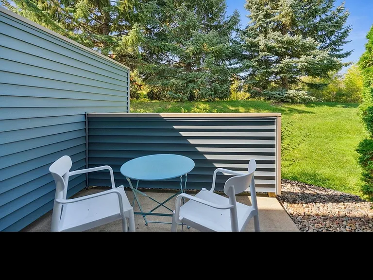 2111 Willow Cir #2111 — Photo 2