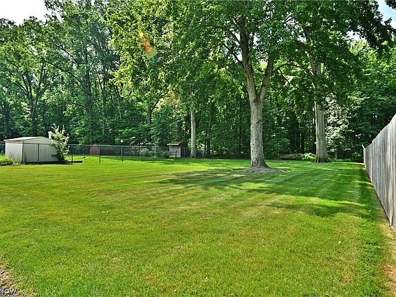 4th image of 2909 Beal St NW