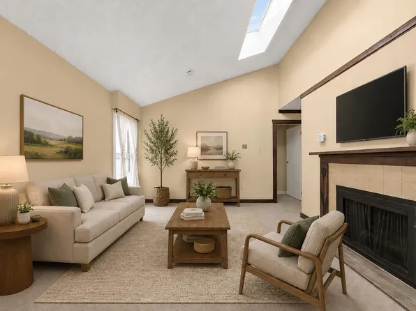 1340 Duchess Ave #403, West Vancouver, BC V7T 1H6