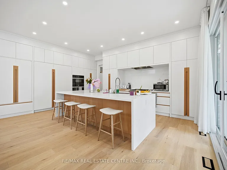 2450 Rebecca St — Photo 12