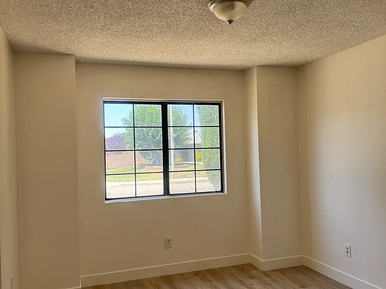 1254 E Avenue J6 — Photo 2