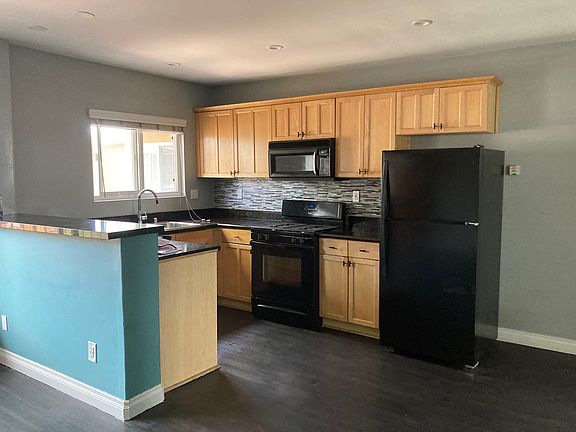 2nd image of 4050 46th St