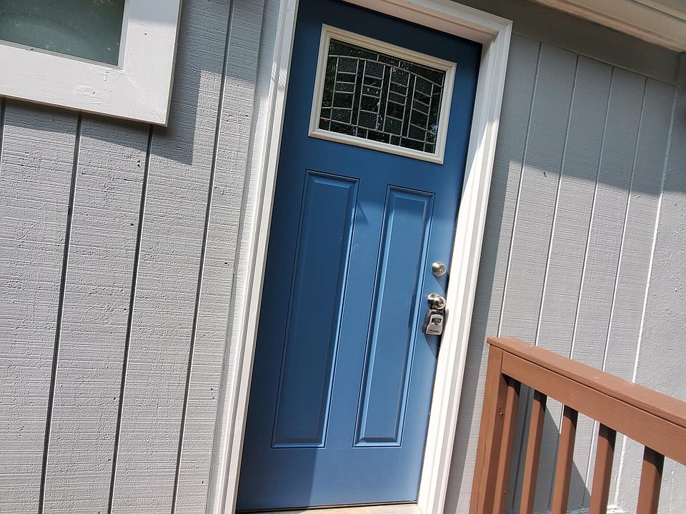 1st image of 1127 N Royal Ave Front 3
