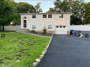 3 Possum Ln, East Setauket, NY 11733