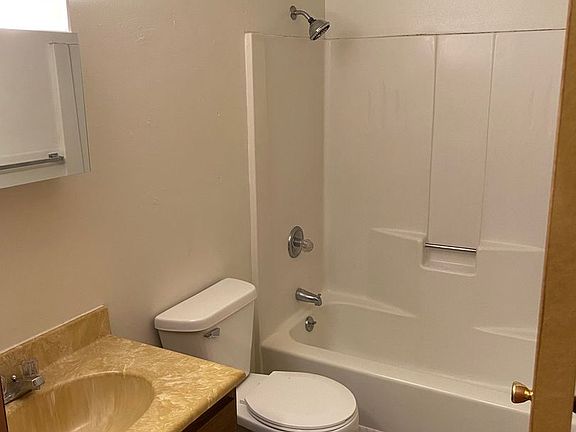 3rd image of 909 Genrich St APT 2