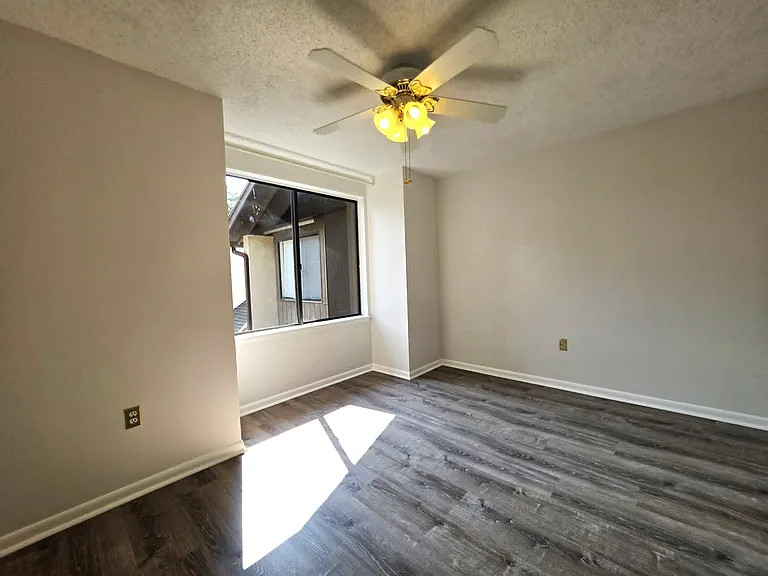 231 Canal Park Dr — Photo 47