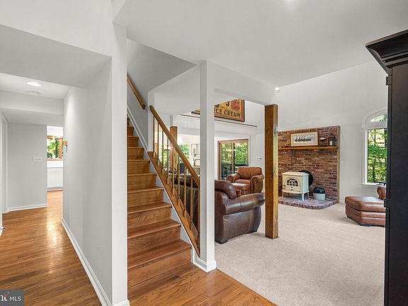 3rd image of 1177 W Mahogany Ln