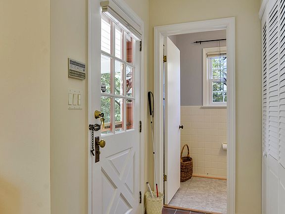 4th image of 1919 N Inglewood St