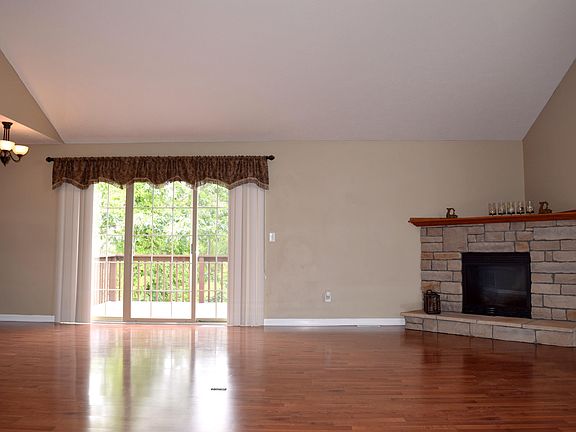 4th image of 4558 Creekside Dr