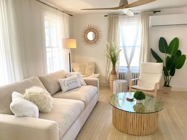 4 Webster St, Newport, RI 02840