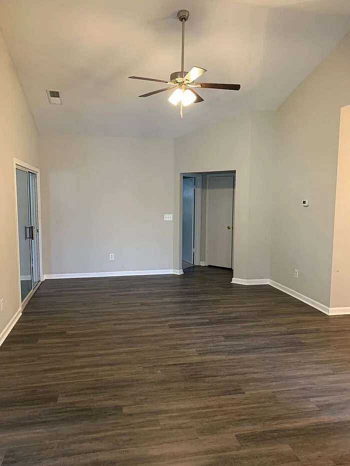 3 bed, 2.0 bath, 1710 sqft, $1,725 — Photo 3