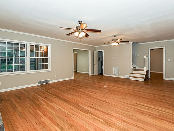 3rd image of 1752 Laurelwood Dr SW