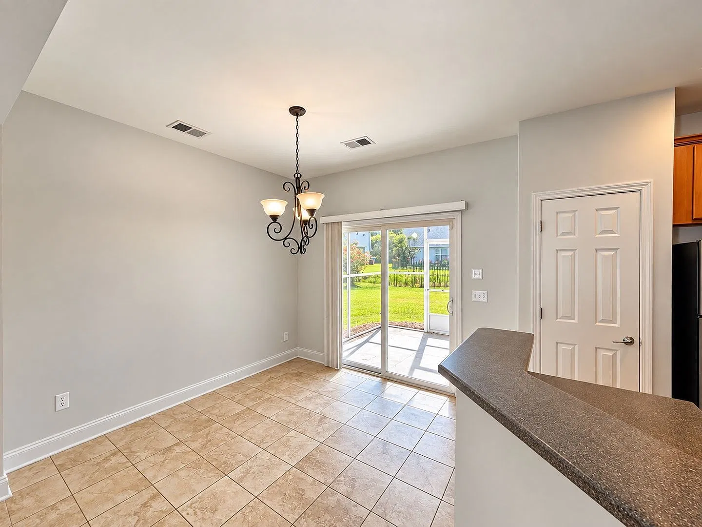 3 bed, 2.0 bath, 1503 sqft, $2,500 — Photo 4