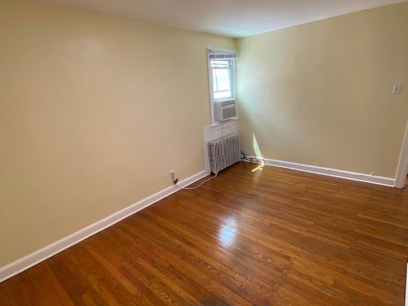 3rd image of 127 S 10th Ave Floor 2