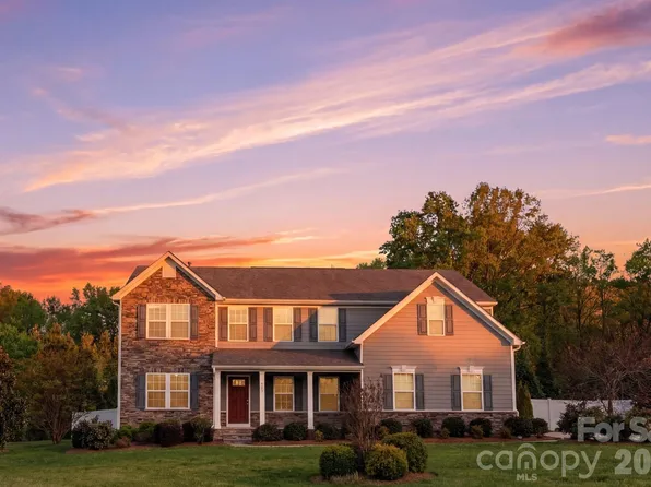 916 Manorwood Dr, Waxhaw, NC 28173