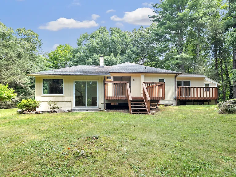 21 Old Redding Rd — Photo 36
