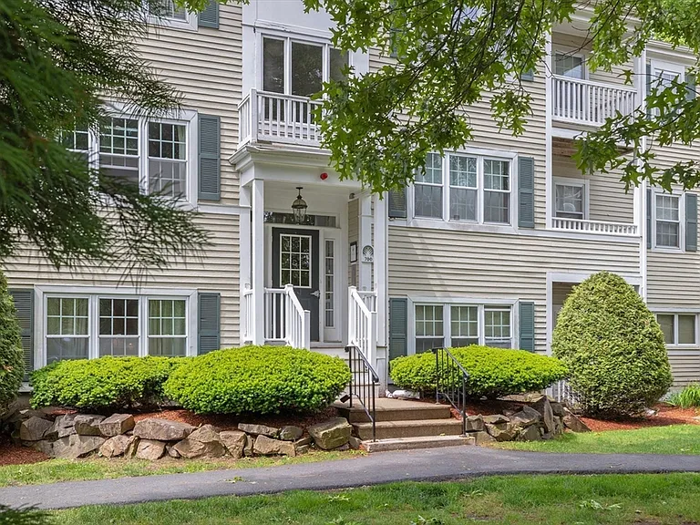 700 Brookside Dr #J — Photo 3