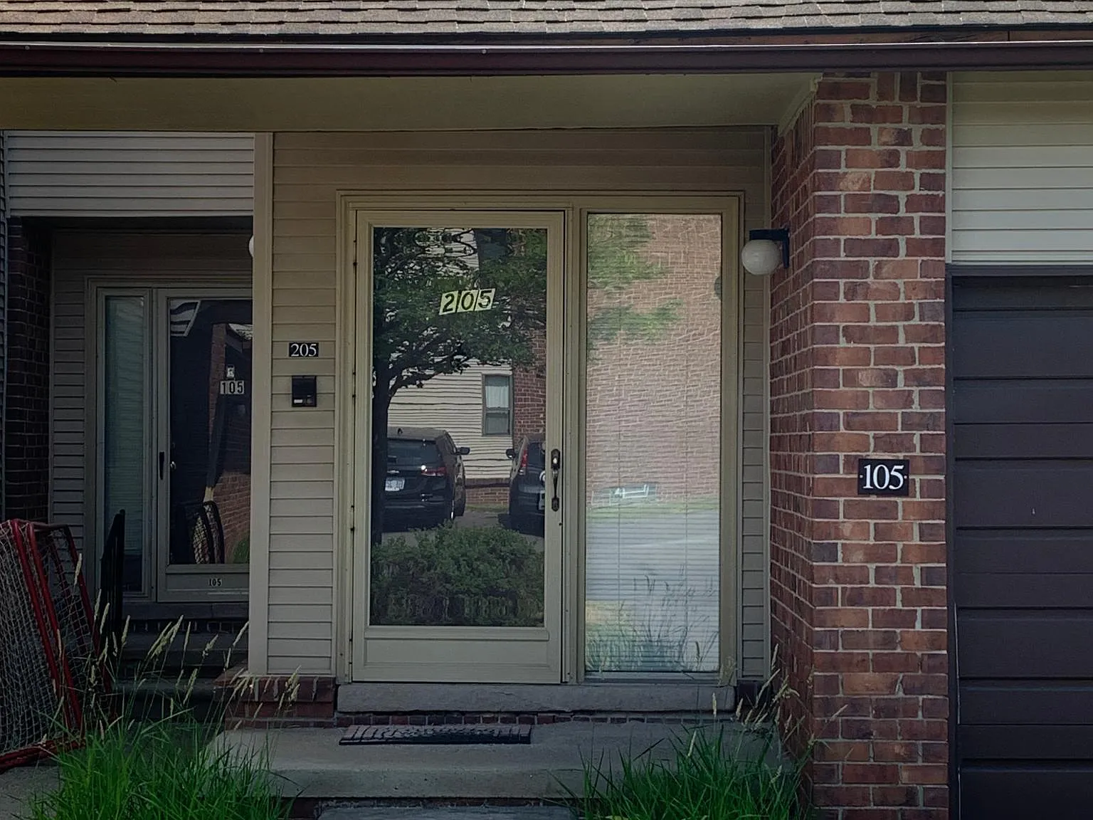 6680 Ridgefield Cir — Photo 2