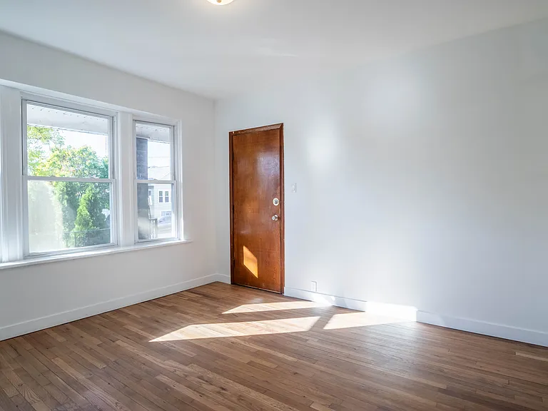 4904 W School St #1 — Photo 2