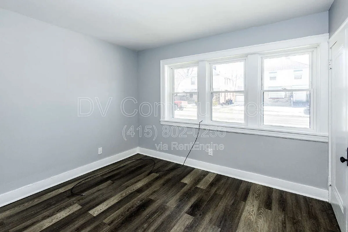 Building Photo - 3296 E 149th St #1