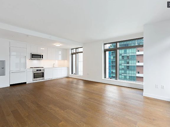 3rd image of 99 Hudson St #505