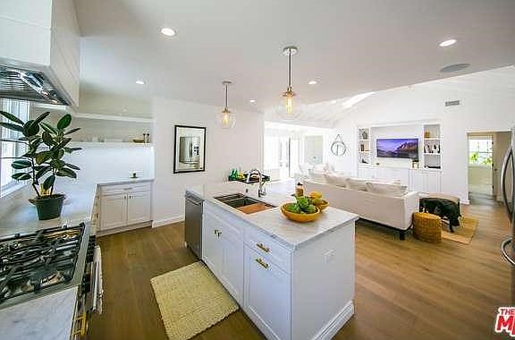 4th image of 4845 Cartwright Ave