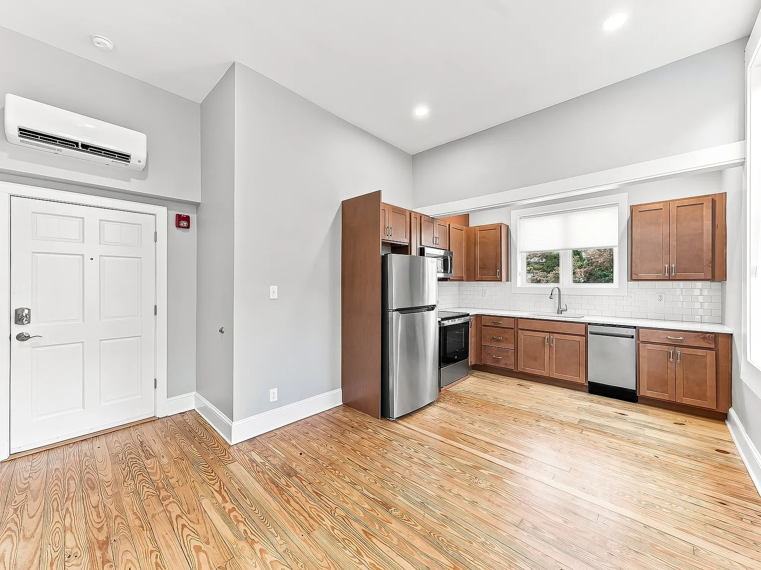 1 bed, 400 sqft, $1,650 — Photo 3