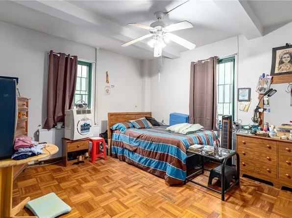 1501 Metropolitan Avenue image 2 of 22