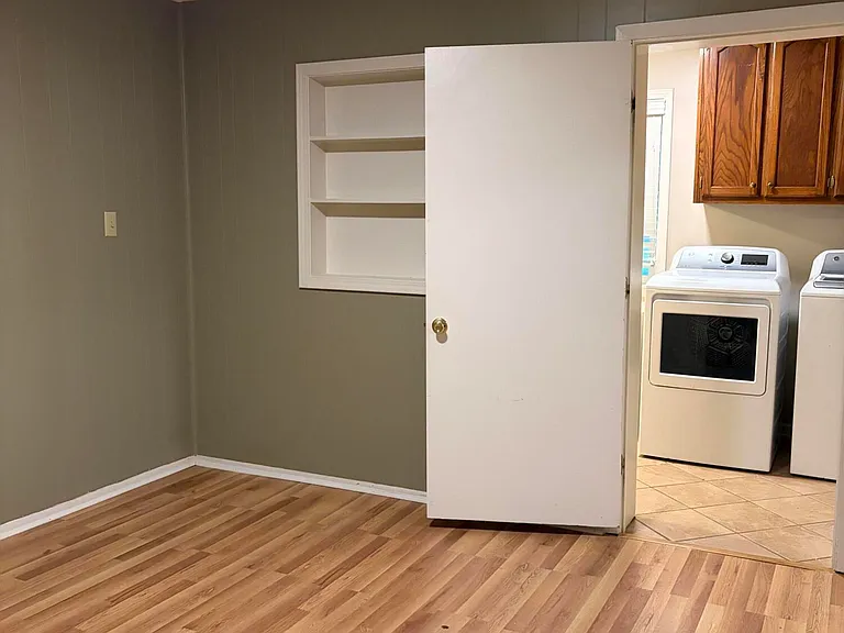 870 Green Acres Dr — Photo 11