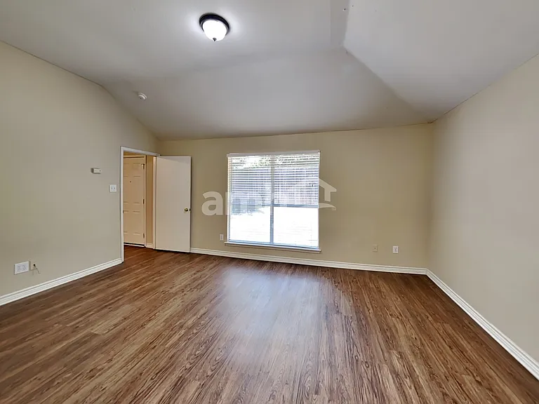 737 Oak Dale Ave — Photo 10