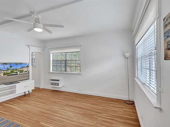 5th image of 717 Espanola Way APT 204