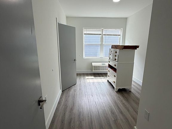 2nd image of 1125 Stuyvesant Ave